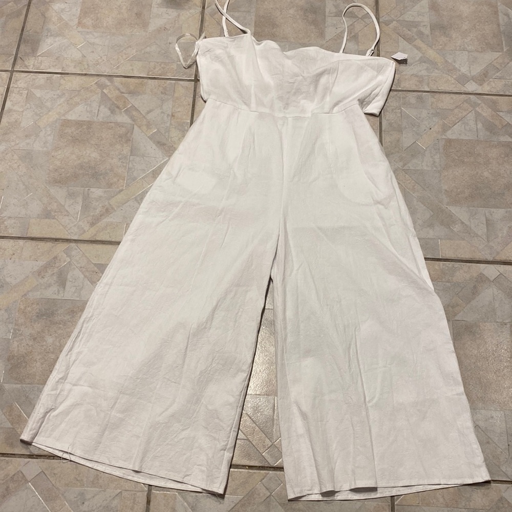Y womens Polly solid white capris zipper sleeveless jumper size 14. EUC